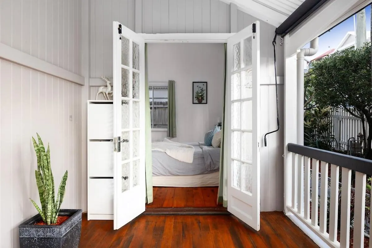 Charming 4-Bed Queenslander Spacious Home Brisbane Australia