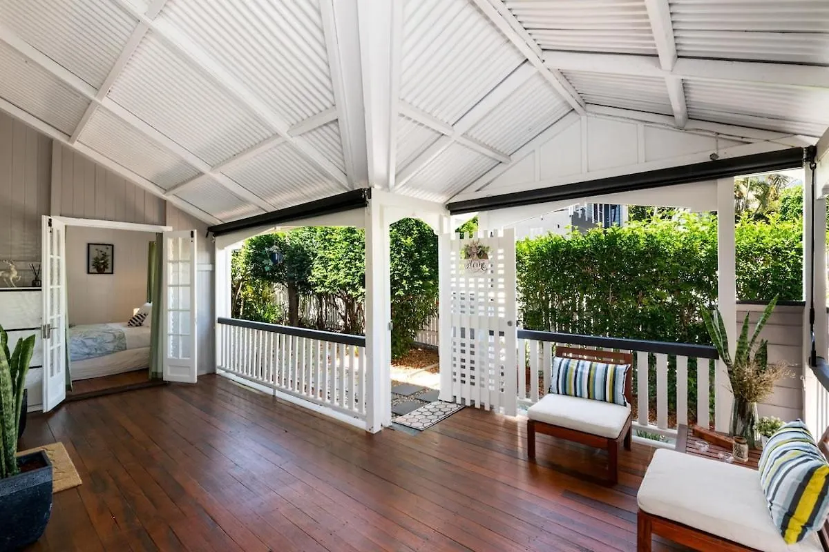 Charming 4-Bed Queenslander Spacious Home Brisbane Australia