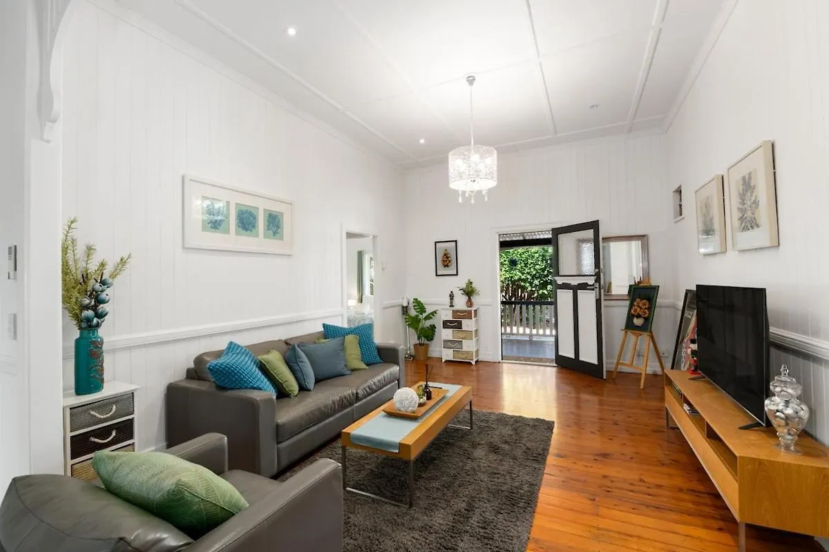 Charming 4-Bed Queenslander Spacious Home Brisbane