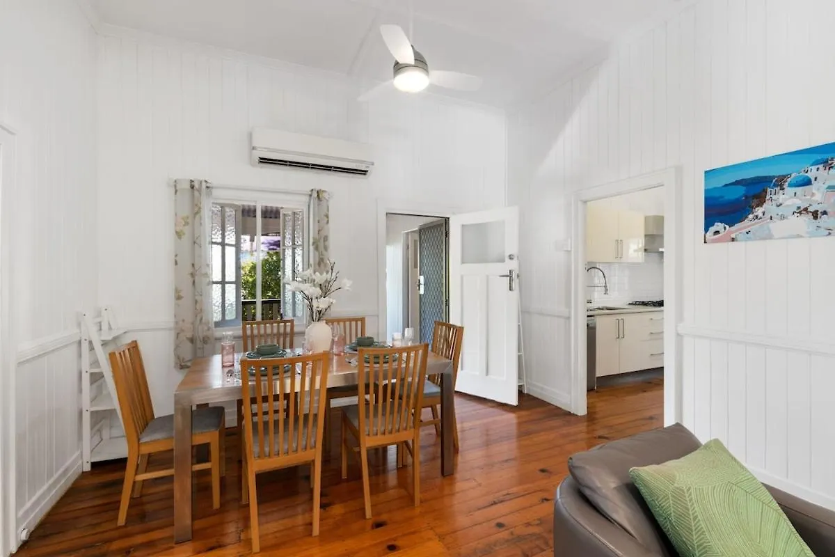 Charming 4-Bed Queenslander Spacious Home Μπρίσμπεϊν Σπίτι διακοπών