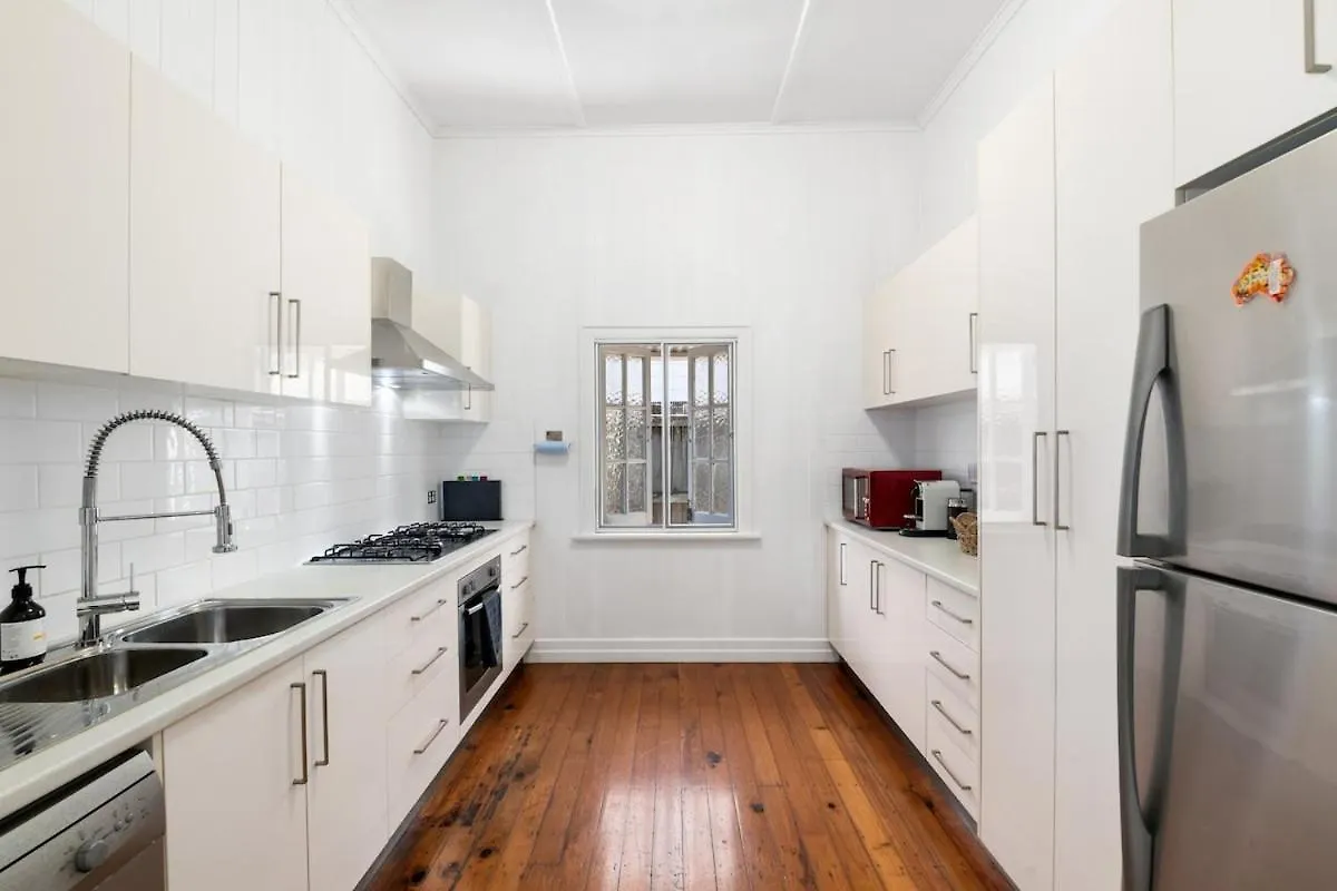 Σπίτι διακοπών Charming 4-Bed Queenslander Spacious Home Μπρίσμπεϊν Αυστραλία